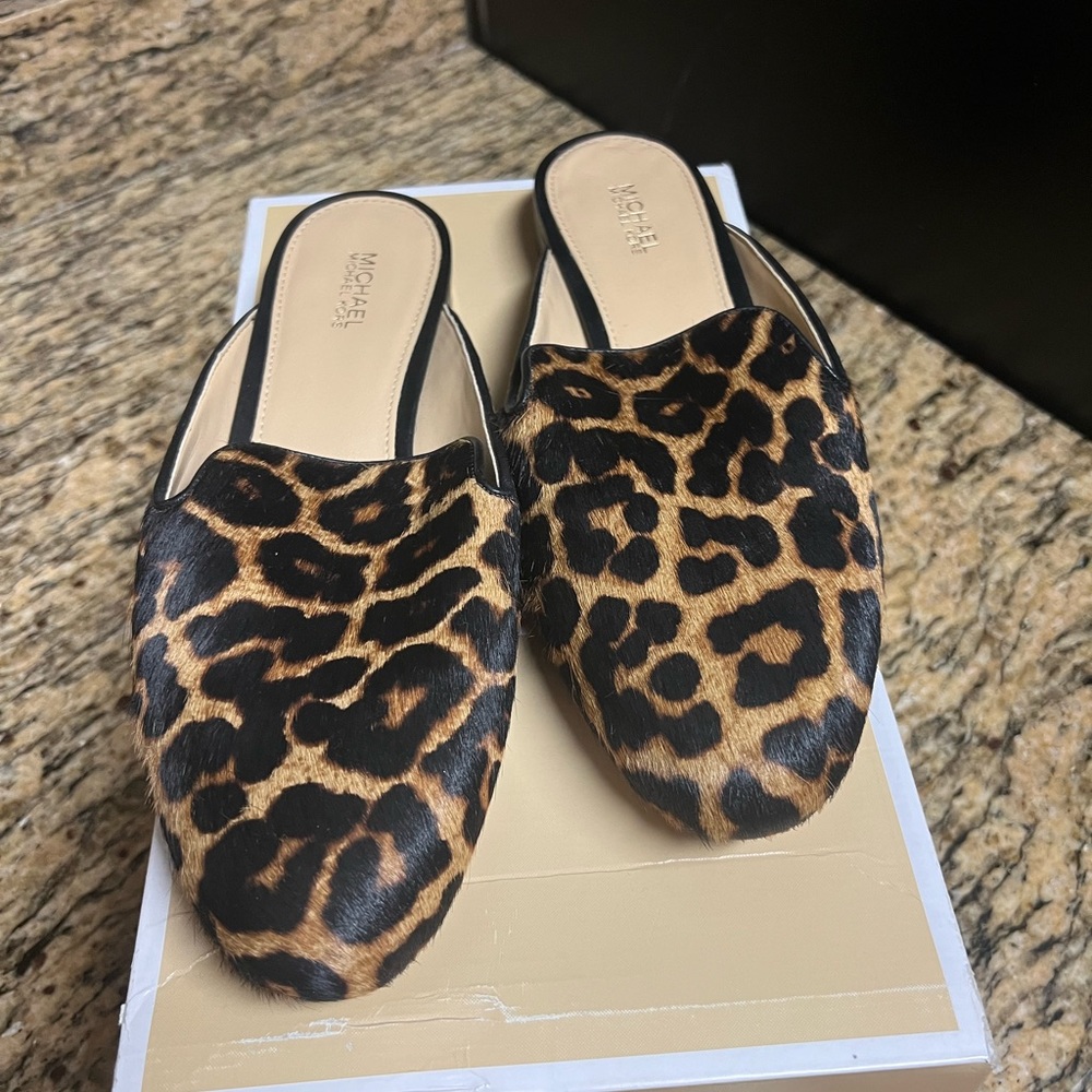 MICHAEL KORS HAIRCALF SLIDE - Picture 2 of 3